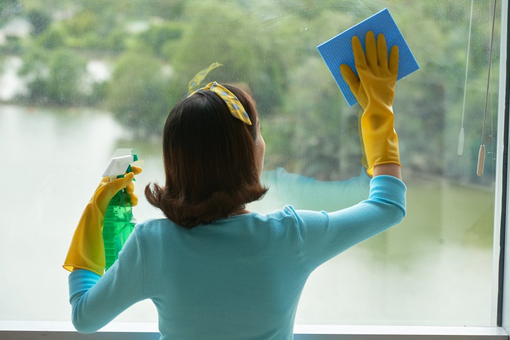 Clean sparkling streak-free windows on Las Vegas residential home - Desert Window Services